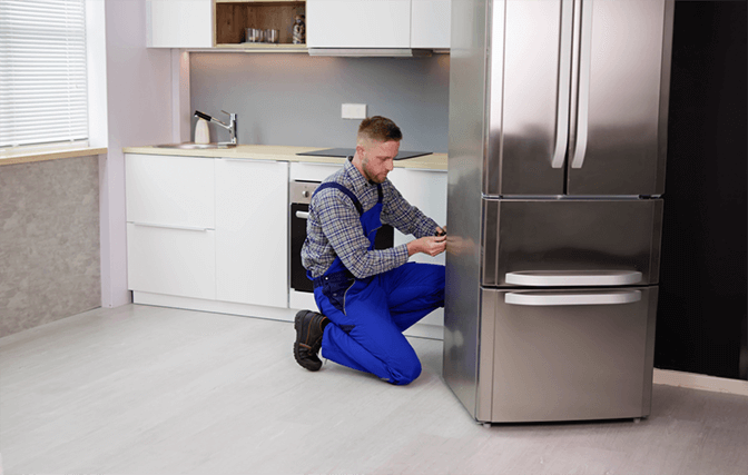 Samsung refrigerator repair service in Deira & Bur Dubai, Dubai - Traditional Samsung model mechanical repairs